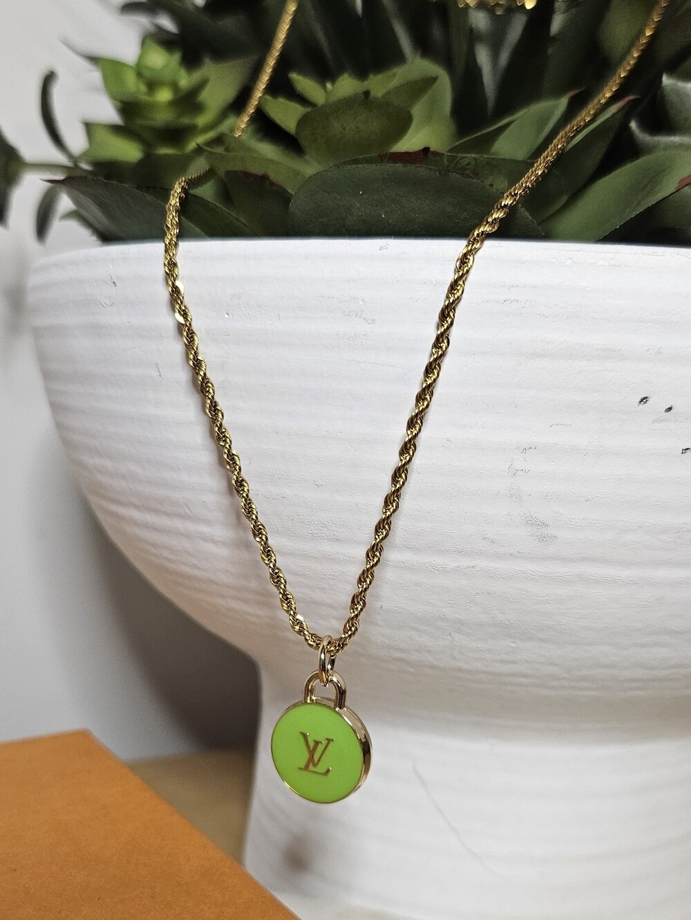 💚 Upcycled Lime Green Zipper Pull Pendant Necklace